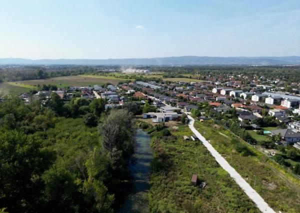 Jedinečný stavebný pozemok Bernolákovo - sukromie pri vode