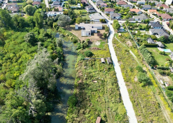Jedinečný stavebný pozemok Bernolákovo - sukromie pri vode