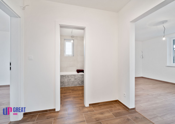 PREDAJ 3 izb. bytu s terasou, Oľdza, parking, novostavba