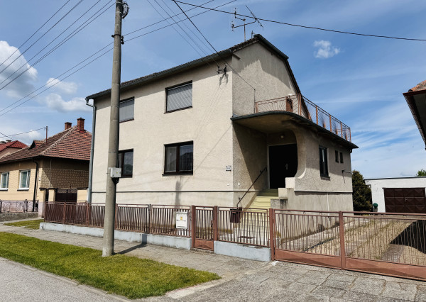 Na predaj priestranný 7-izbový rodinný dom v Gbeloch, okres Skalica.