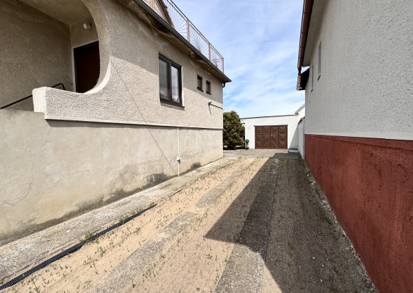 Na predaj priestranný 7-izbový rodinný dom v Gbeloch, okres Skalica.