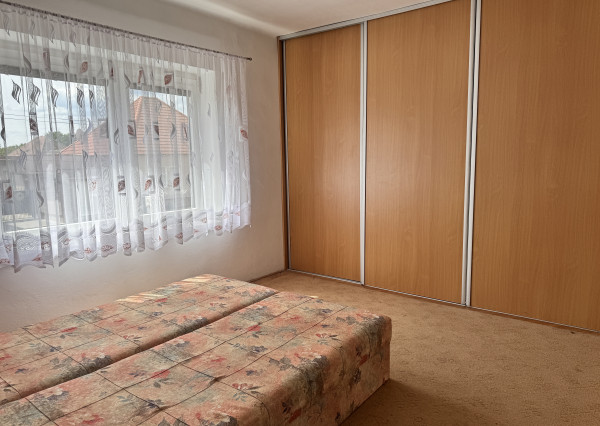 Na predaj priestranný 7-izbový rodinný dom v Gbeloch, okres Skalica.