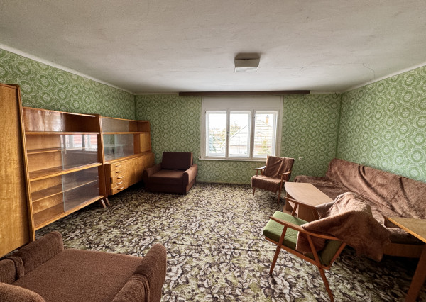 Na predaj priestranný 7-izbový rodinný dom v Gbeloch, okres Skalica.