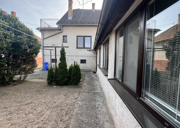 Na predaj priestranný 7-izbový rodinný dom v Gbeloch, okres Skalica.