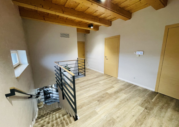 Na predaj poschodový 5 -izbový nadštandardný rodinný dom s bazénom,  v meste Gbely okres Skalica.