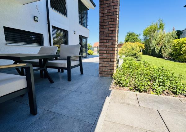 Na predaj poschodový 5 -izbový nadštandardný rodinný dom s bazénom,  v meste Gbely okres Skalica.