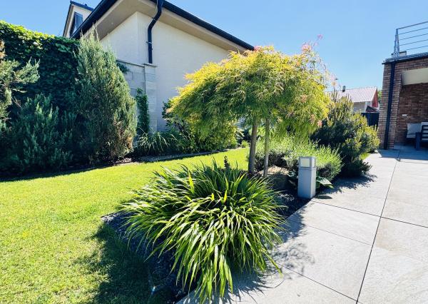 Na predaj poschodový 5 -izbový nadštandardný rodinný dom s bazénom,  v meste Gbely okres Skalica.