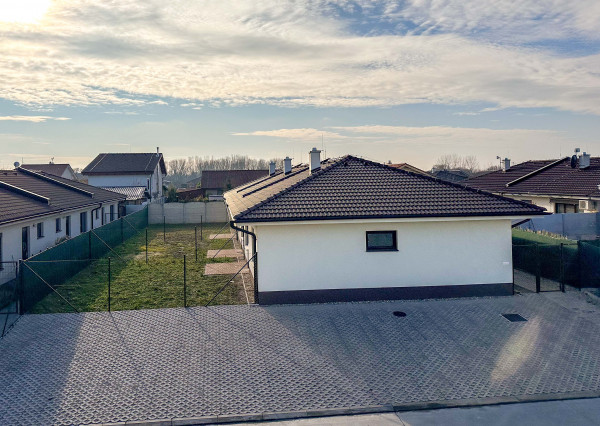 PREDAJ 3 izb. rodinného domu, Macov, novostavba, všetky IS