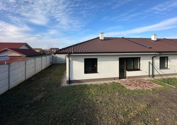 PREDAJ 3 izb. rodinného domu, Macov, novostavba, všetky IS