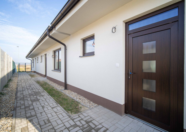 PREDAJ 3 izb. rodinného domu, Macov, novostavba, všetky IS