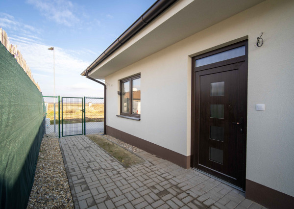 PREDAJ 3 izb. rodinného domu, Macov, novostavba, všetky IS