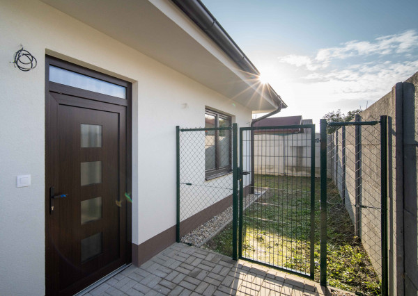 PREDAJ 3 izb. rodinného domu, Macov, novostavba, všetky IS