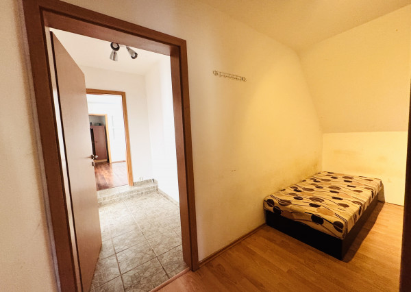 Priestranný 3-izbový byt s terasou na prenájom blízko centra Skalice.