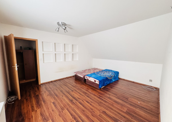 Priestranný 3-izbový byt s terasou na prenájom blízko centra Skalice.