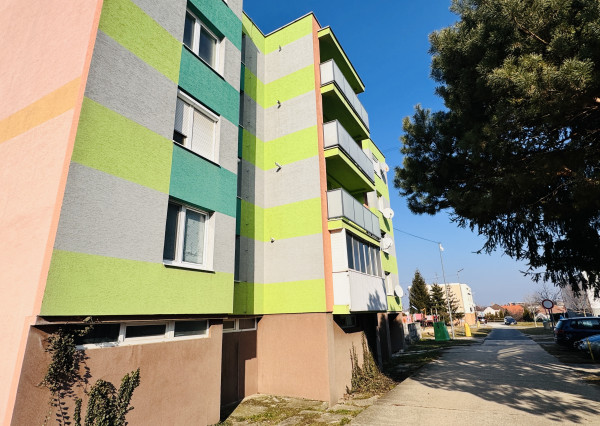 Na predaj 1-izbový byt v Gbeloch – 36 m² s vlastným kúrením a priestrannou loggiou!