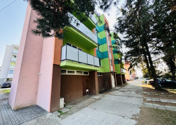 Na predaj 1-izbový byt v Gbeloch – 36 m² s vlastným kúrením a priestrannou loggiou!