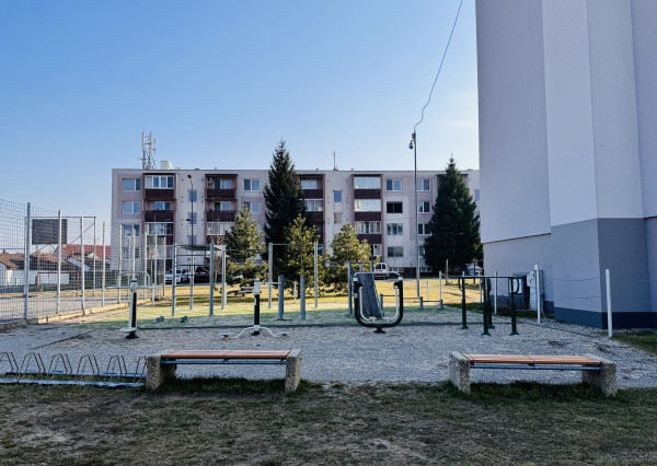 Na predaj 1-izbový byt v Gbeloch – 36 m² s vlastným kúrením a priestrannou loggiou!