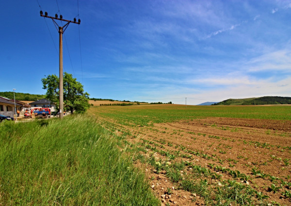 NA PREDAJ pozemok v Bošáci, možná budúca výstavba