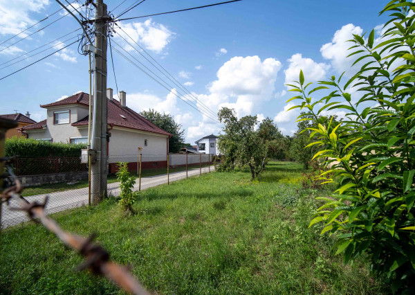 PREDAJ pozemok na výstavbu domu, Podolie