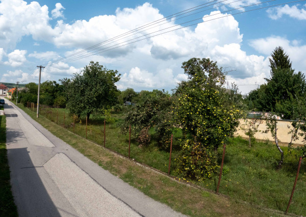 PREDAJ pozemok na výstavbu domu, Podolie