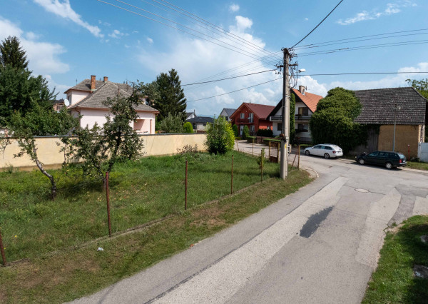 PREDAJ pozemok na výstavbu domu, Podolie