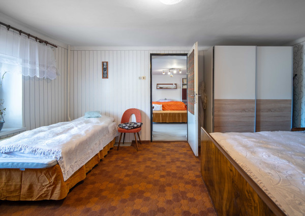 PREDANÉ 06/2025 - vidiecky dom Bzince p/J, časť Cetuna