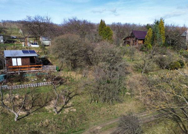 PREDAJ pozemku v Kálnici, k.ú. Beckov