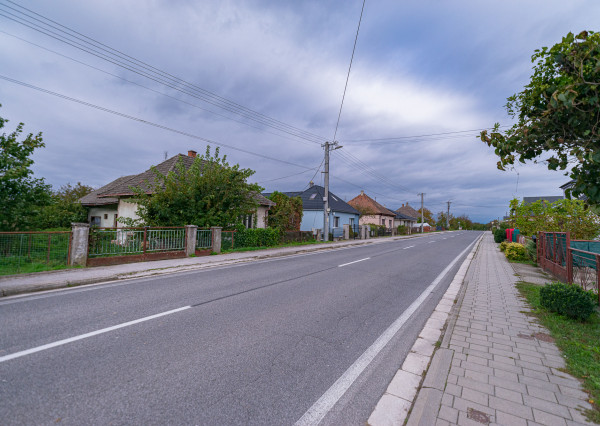 PREDAJ - Rodinný dom/stavebný pozemok - Lúka