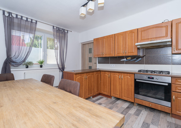 PREDANÉ 04/2025- Rodinný dom - Podolie