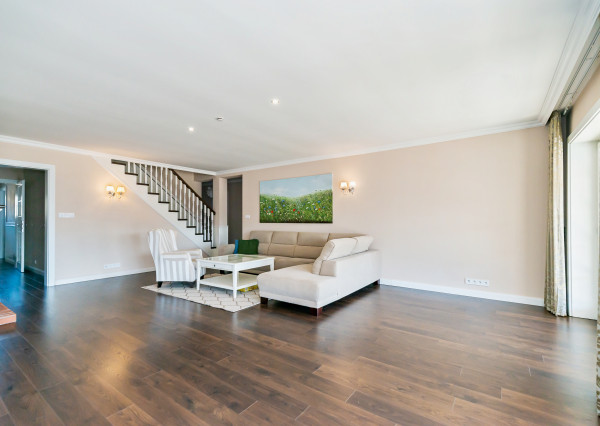 PREDAJ - Moderný, priestranný, úsporný dom v Mnešiciach