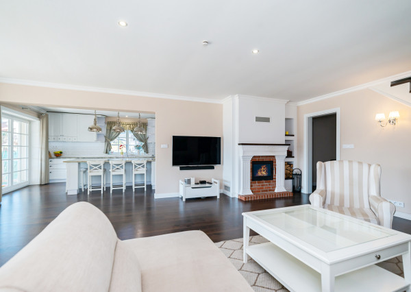 PREDAJ - Moderný, priestranný, úsporný dom v Mnešiciach