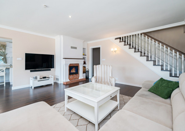 PREDAJ - Moderný, priestranný, úsporný dom v Mnešiciach