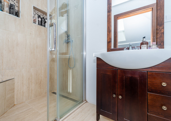 PREDAJ - Moderný, priestranný, úsporný dom v Mnešiciach