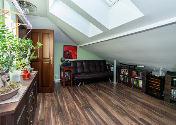 PREDAJ - Moderný, priestranný, úsporný dom v Mnešiciach