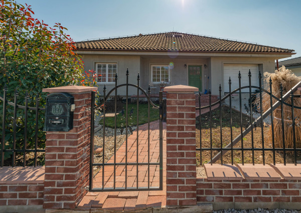 PREDAJ - Moderný, priestranný, úsporný dom v Mnešiciach