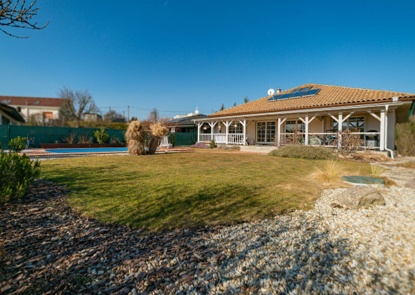 PREDAJ - Moderný, priestranný, úsporný dom v Mnešiciach