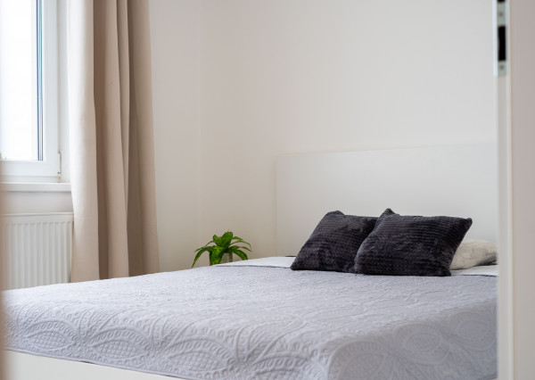 REZERVOVANÉ-PRENÁJOM 2 izb. bytu, Trnavská cesta, Bratislava