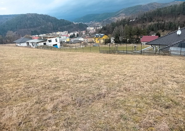 NA PREDAJ pozemok v meste Krompachy
