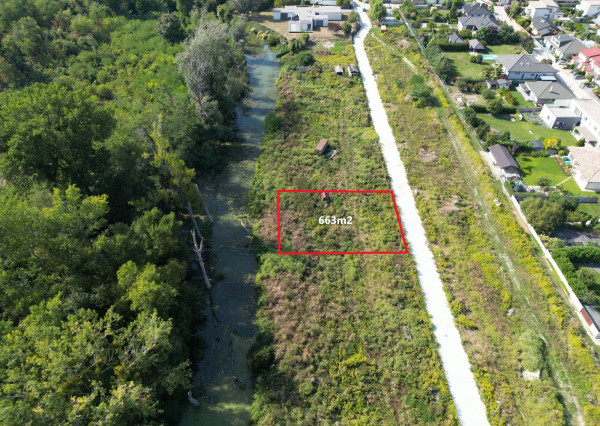 Jedinečný stavebný pozemok Bernolákovo - sukromie pri vode