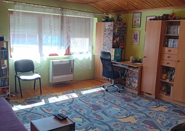 KROMPACHY- rodinný dom (10izieb)+ 3 garáže na PREDAJ !