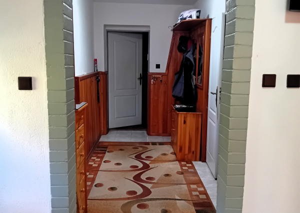 KROMPACHY- rodinný dom (10izieb)+ 3 garáže na PREDAJ !