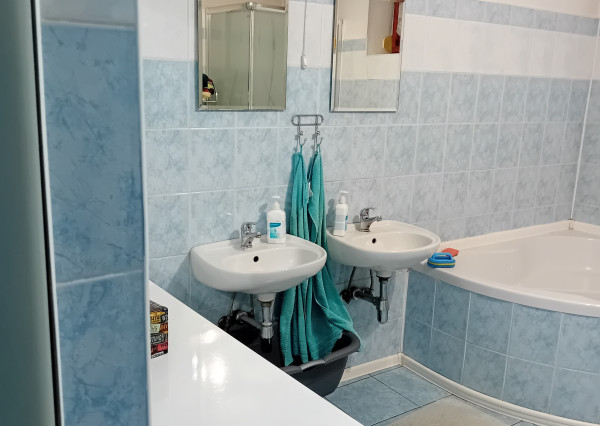 KROMPACHY- rodinný dom (10izieb)+ 3 garáže na PREDAJ !