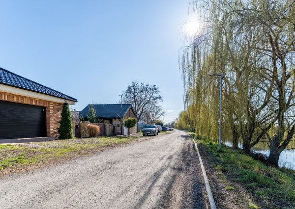 NA PREDAJ štýlový rodinný bungalov v obci Tureň - Senec