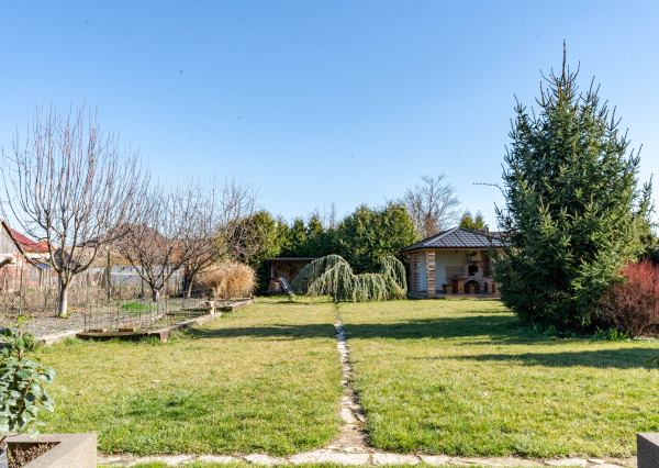 NA PREDAJ štýlový rodinný bungalov v obci Tureň - Senec