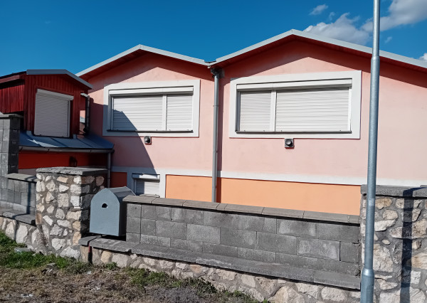 KROMPACHY- rodinný dom (10izieb)+ 3 garáže na PREDAJ !