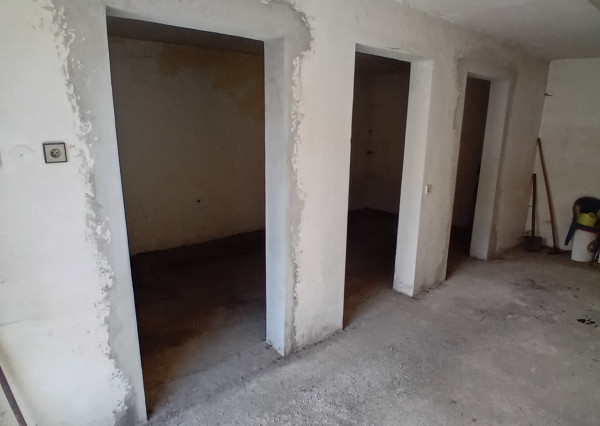 KROMPACHY- rodinný dom (10izieb)+ 3 garáže na PREDAJ !