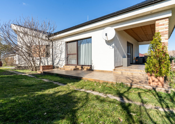 NA PREDAJ štýlový rodinný bungalov v obci Tureň - Senec