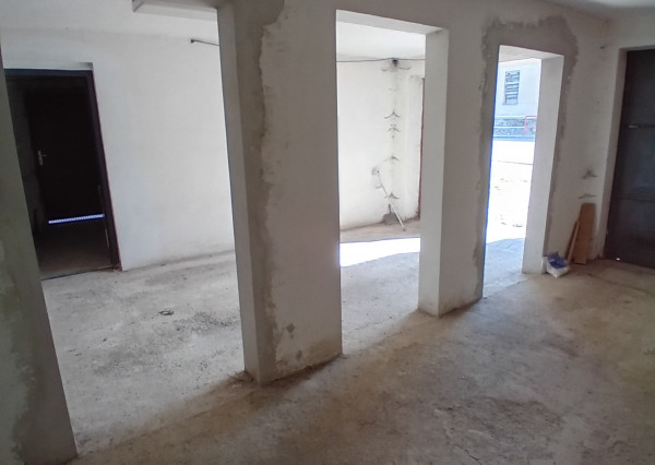 KROMPACHY- rodinný dom (10izieb)+ 3 garáže na PREDAJ !