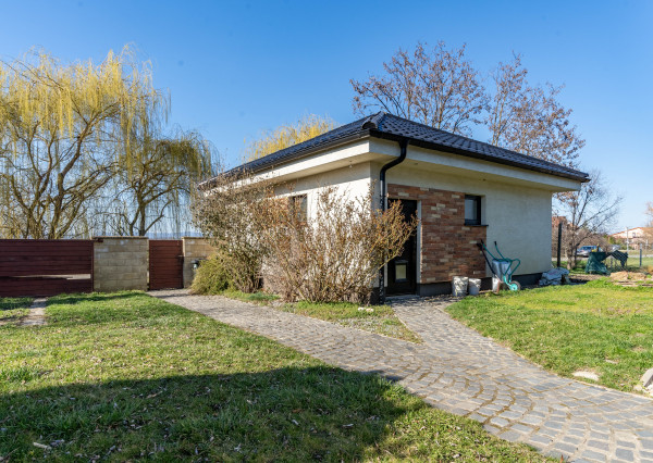 NA PREDAJ štýlový rodinný bungalov v obci Tureň - Senec