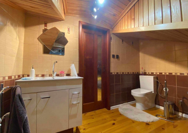 KROMPACHY- rodinný dom (10izieb)+ 3 garáže na PREDAJ !